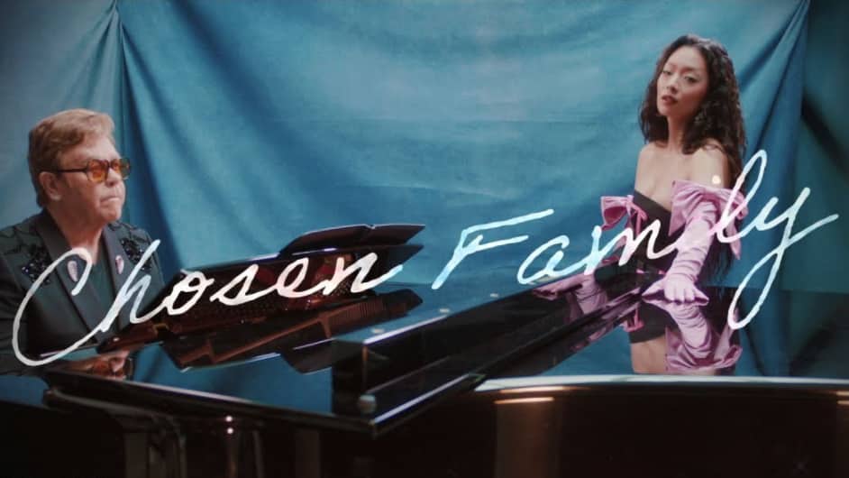 Elton John - Neuer Song 2021 - Chosen Family